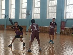 В Ершове прошел открытый турнир по баскетболу, в котором приняли участие команды из 5 районов