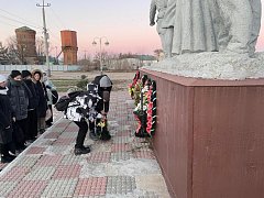 Ершовские школьники почтили память неизвестного солдата