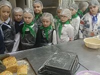 Ершовские младшеклассники посетили с экскурсией городские пекарни