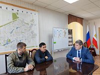 Глава Ершовского района Константин Мызников встретился с волонтерами «Броня в тылу»