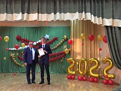 Депутат облдумы Иван Бабошкин принял участие в торжественной церемонии вручения аттестатов выпускникам школы № 2 г. Ершова