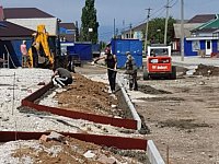 Полным ходом в Ершове идет строительство детской площадки "Время приключений"