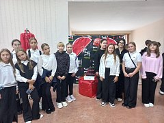 С большим интересом ершовцы посещают выставку в районном Доме культуры