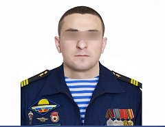 Саратовского участника СВО наградили за храбрость