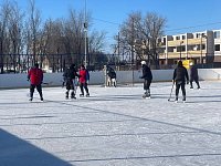 В Ершове прошла товарищеская встреча хоккеистов двух районов