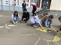 В День Земли ершовские ребята разрисовали площадь им. И. П. Кузнецова