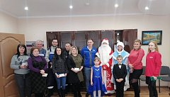 В Ершове поздравили сотрудников, не покидающих свой пост в новогодние праздники