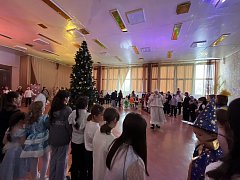 В Ершове прошло новогоднее представление для детей из многодетных семей