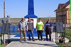 В преддверии юбилея Победы в ершовском селе провели акцию «Чистый памятник»