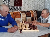 В Ершовском районе прошел шахматный турнир между «серебряными» волонтерами и получателями соцуслуг