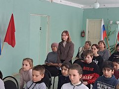 Во время краткосрочного отпуска боец СВО из Ершовского района встретился со школьниками