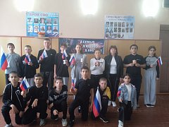 Особый символ тепла и поддержки: в ершовском селе прошел мастер-класс для подростков по изготовлению окопных свечей