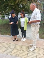 В Ершове представитель полиции и общественник провели акцию ко Дню солидарности в борьбе с терроризмом