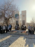 Юные ершовские патриоты возложили цветы к обелиску в память о великом подвиге советских солдат