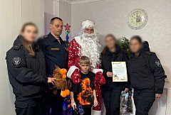 Саратовские военнослужащие и сотрудники Росгвардии поздравили с новогодними праздниками более 200 ребят