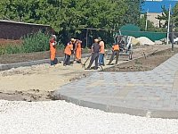 В Ершове продолжается работа по обустройству детской и спортивной площадок в рамках проекта "Время для всех"