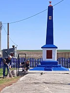 В преддверии юбилея Победы в ершовском селе провели акцию «Чистый памятник»
