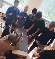 В стенах учебных мастерских Ершовского агролицея шьют нательное белье для бойцов СВО