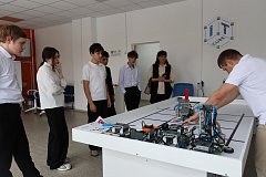 Юные знатоки трех районов встретились в «IT-КУБ.Ершов» на межмуниципальной интеллектуальной игре «Что? Где? Когда?»