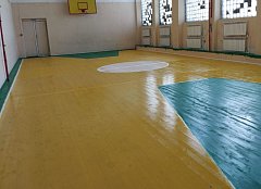 В Ершовском районе продолжается реализация региональной программы по ремонту школьных спортзалов