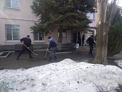 Весна начинается с чистоты: Ершов присоединился к общеобластному субботнику