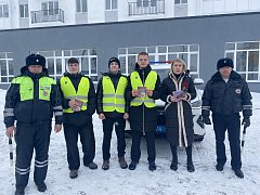 В Ершове прошла акция «Цветы для автоледи!»