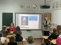 В Ершовской школе искусств прошел урок мужества "Мы гордимся героями!"