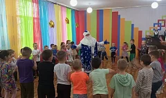 Ершовские дошколята отпраздновали День рождения Деда Мороза