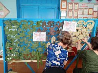 В ершовском селе организовали специальную площадку для плетения маскировочных сетей на СВО