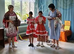 Для юных жителей ершовского села провели яркий фольклорный праздник «Ларец народной мудрости»