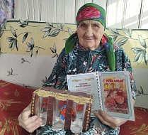 Долгожительница из ершовского села отмечает большой юбилей в окружении детей, внуков и правнуков