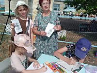 Жители Ершовского района — и дети, и взрослые — написали письма бойцам СВО со словами поддержки