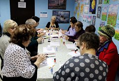 Ершовцы мастерят новогодние игрушки своими руками