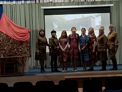 В Ершове прошел театральный показ военного спектакля «Вижу цель»