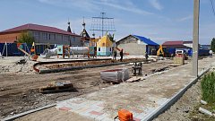 Полным ходом в Ершове идет строительство детской площадки "Время приключений"