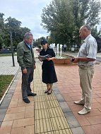 В Ершове представитель полиции и общественник провели акцию ко Дню солидарности в борьбе с терроризмом