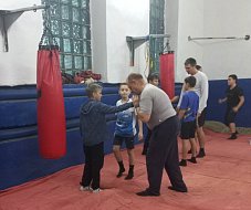 Ершовских школьников обучают приемам борьбы и самбо