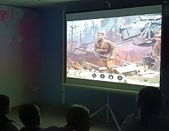 Благодаря 3D-панораме ершовские школьники «прошли» путь от Бреста до Берлина