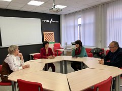 Облдепутат посетил школу и детский сад Ершовского района