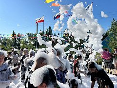 В ершовском лагере «Дельфин» прошло яркое мероприятие «Праздник Нептуна»