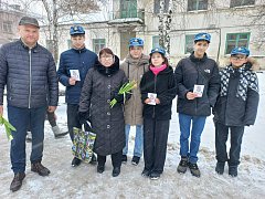 В Ершове юные друзья полиции и общественники приняли участие в традиционной акции МВД России «8 Марта - в каждый дом!»