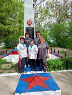 «Серебряные» волонтеры Ершовского района провели акцию «Чистый обелиск»