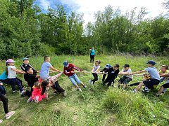 Смена в ершовском пришкольном лагере завершилась традиционным походом-пикником