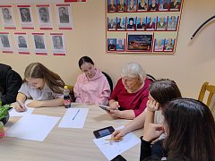 Искусственный интеллект и юные наставники помогли ершовцам старшего возраста справиться с задачей
