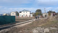 В Ершове продолжается строительство тротуаров и пешеходных дорожек