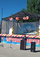 На центральной площади Ершова сегодня звенел последний звонок
