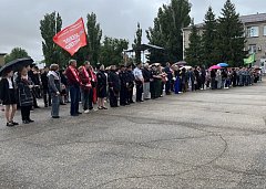Митинг памяти и скорби прошел сегодня на центральной площади Ершова