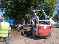 В Ершове начались работы по благоустройству территории для установки Доски почета