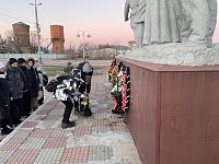 Ершовские школьники почтили память неизвестного солдата