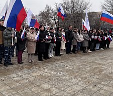 В Ершове прошел торжественный митинг в честь 11-й годовщины воссоединения Крыма с Россией